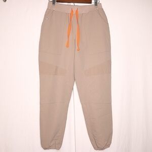 FIGS Limited Edition Technical Collection Scrub Pants in Boulder size Small